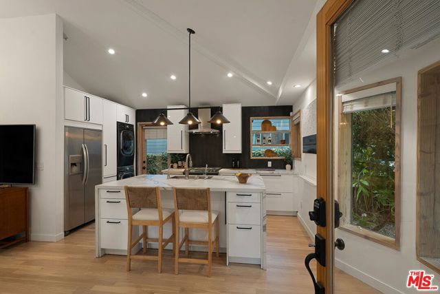 3775 Maplewood Avenue, Los Angeles, CA 90066