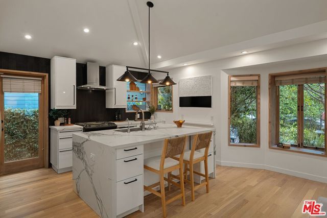 3775 Maplewood Avenue, Los Angeles, CA 90066