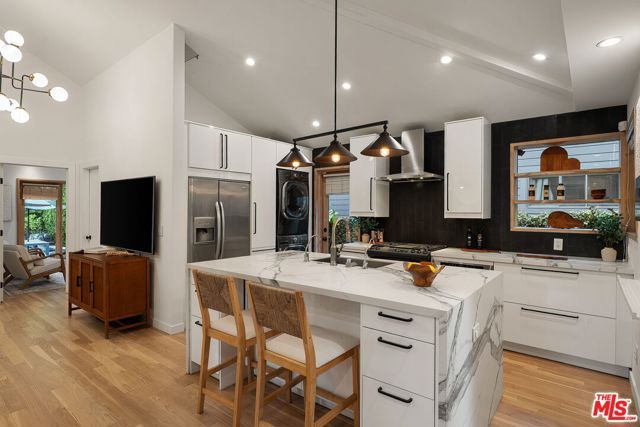 3775 Maplewood Avenue, Los Angeles, CA 90066