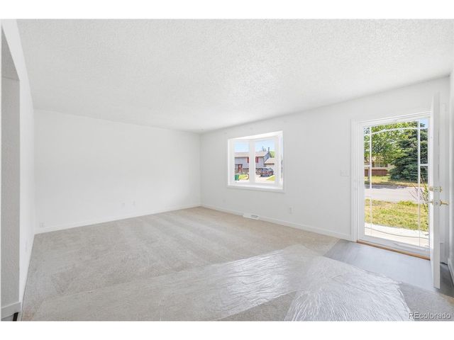 745 Mobile St, Aurora, CO 80011