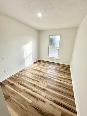 709 S Russell St, Portland, TN 37148