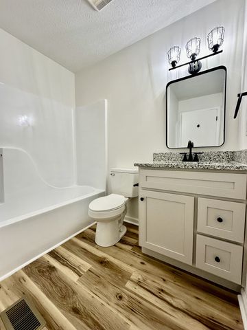 709 S Russell St, Portland, TN 37148