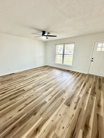 709 S Russell St, Portland, TN 37148