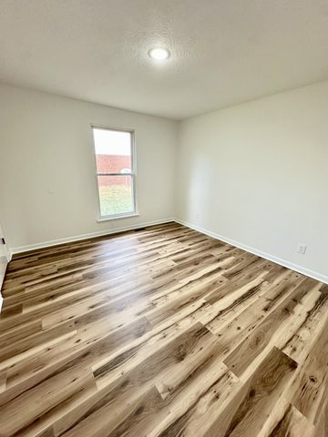 709 S Russell St, Portland, TN 37148