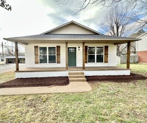 709 S Russell St, Portland, TN 37148