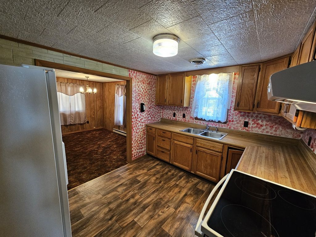 Image 15 of property listing at 14104 E Game Farm Road, Mt Vernon, IL 62864