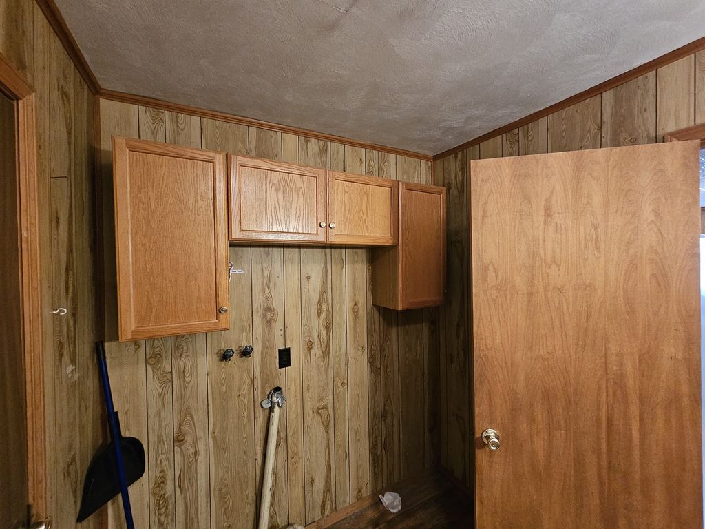 Image 23 of property listing at 14104 E Game Farm Road, Mt Vernon, IL 62864