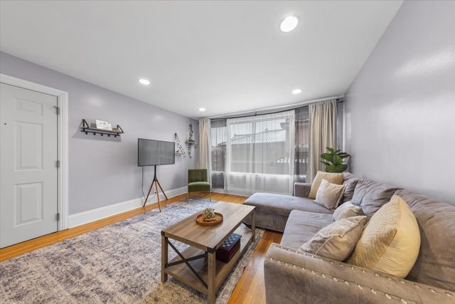 7423 N Sheridan Road 3W, Chicago, IL 60626