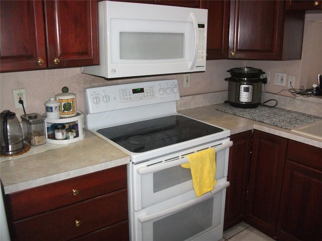 913 MICHELE CIRCLE, Dunedin, FL 34698