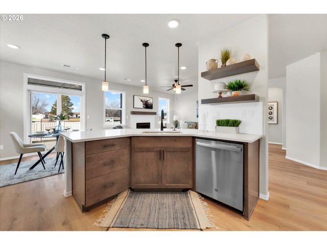 5204 Holly, Springfield, OR 97478