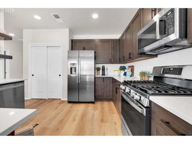 5204 Holly, Springfield, OR 97478