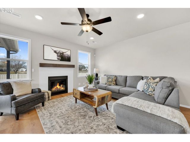 5204 Holly, Springfield, OR 97478