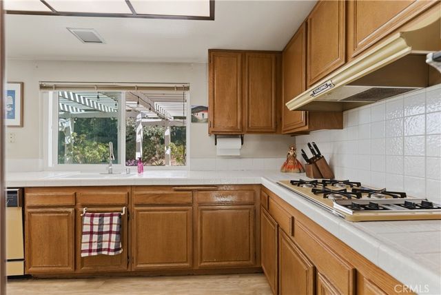 6 Blacksmith Circle, Pomona, CA 91766