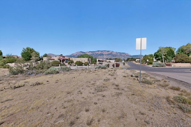 8241 San Diego Avenue NE, Albuquerque, NM 87122