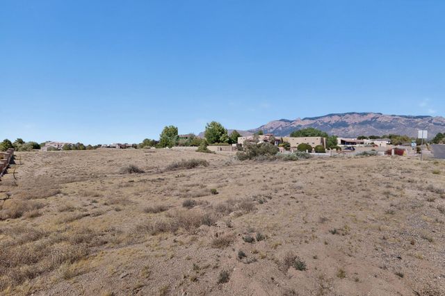 8241 San Diego Avenue NE, Albuquerque, NM 87122
