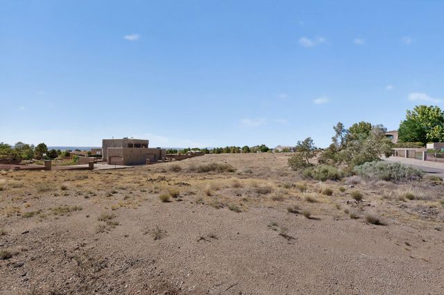 8241 San Diego Avenue NE, Albuquerque, NM 87122