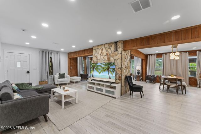 275 CHESWICK OAKS Avenue, Orange Park, FL 32073