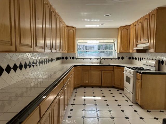 6443 Longridge, Van Nuys, CA 91401