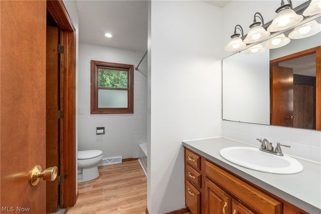 7404 Hidden Glen Drive, Amherst, OH 44001