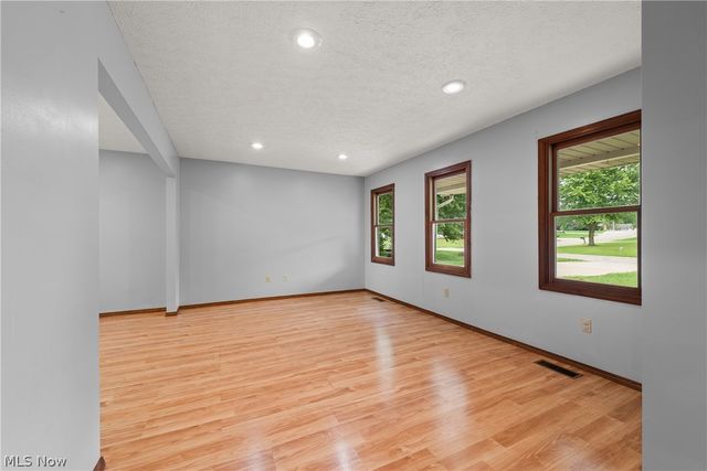 7404 Hidden Glen Drive, Amherst, OH 44001