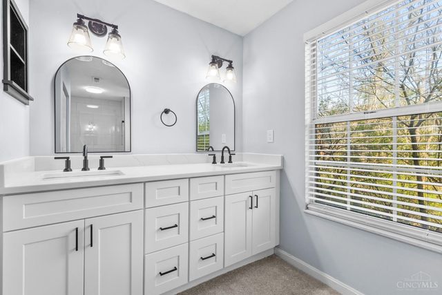 10555 Montgomery Road, Montgomery, OH 45242