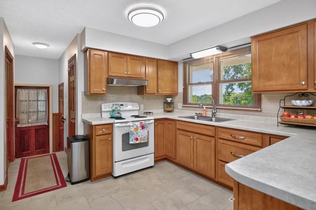 100 Kennedy Bridge Road, Lancaster, KY 40444