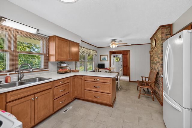 100 Kennedy Bridge Road, Lancaster, KY 40444