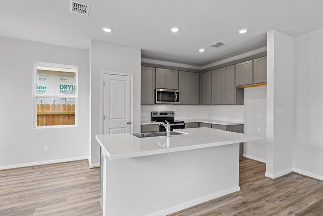 108 Cherry Blossom LN, Taylor, TX 76574