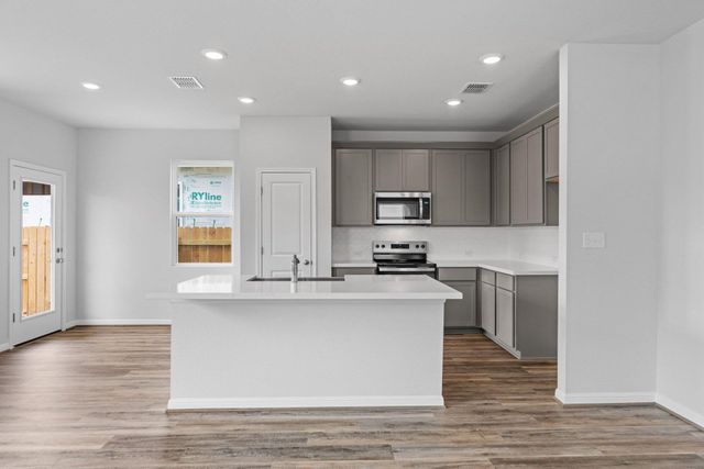 108 Cherry Blossom LN, Taylor, TX 76574