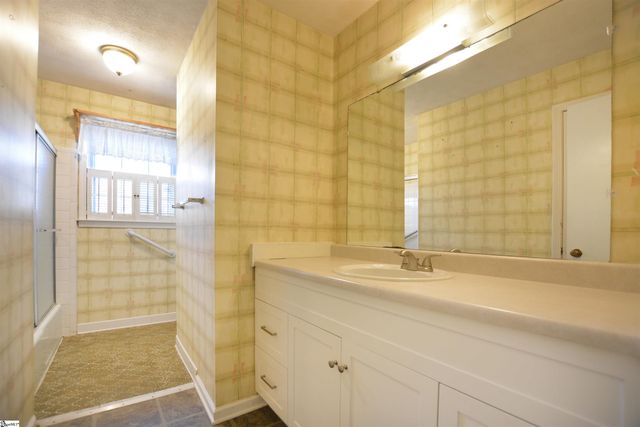 203 Canebreak Lane, Simpsonville, SC 29681