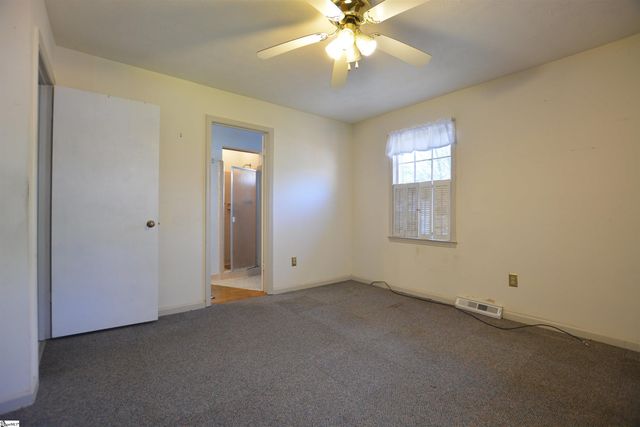 203 Canebreak Lane, Simpsonville, SC 29681