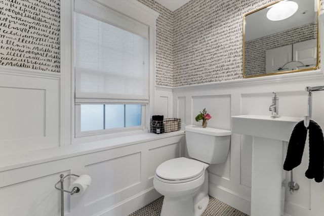 85 Old Farm Rd, Milton, MA 02186