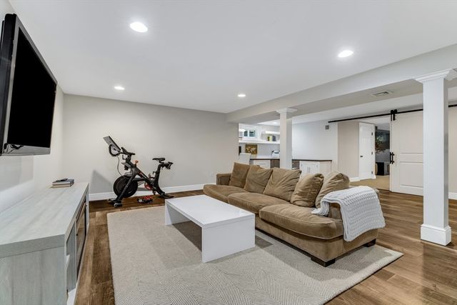 85 Old Farm Rd, Milton, MA 02186