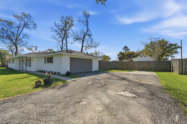 3010 Michaelis Lane, Baytown, TX 77521