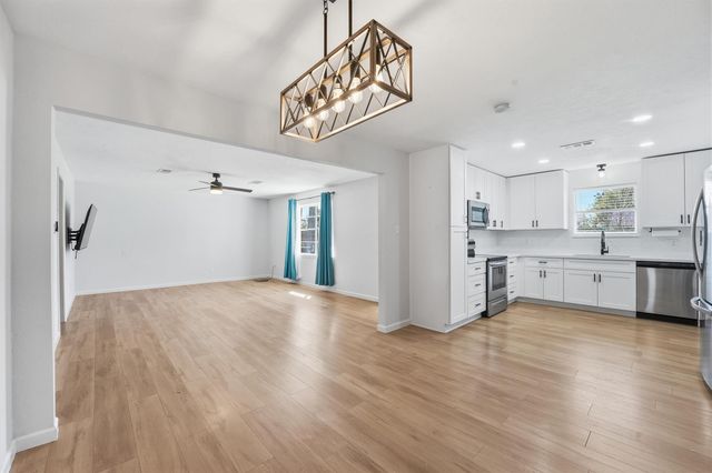 3010 Michaelis Lane, Baytown, TX 77521