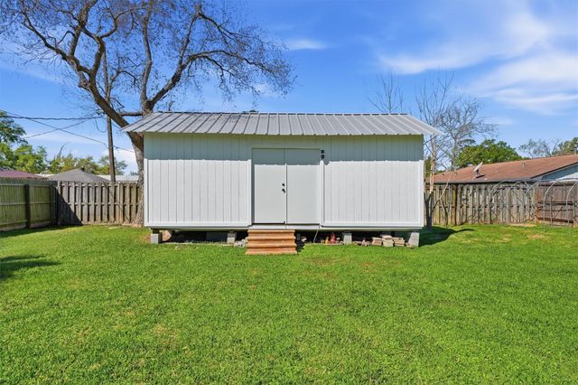 3010 Michaelis Lane, Baytown, TX 77521