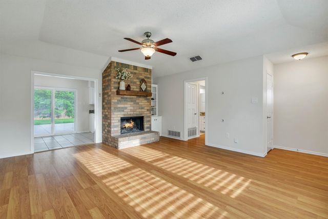 445 Parkridge Boulevard, Burleson, TX 76028