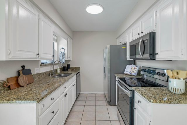 445 Parkridge Boulevard, Burleson, TX 76028