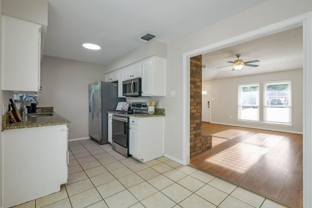 445 Parkridge Boulevard, Burleson, TX 76028