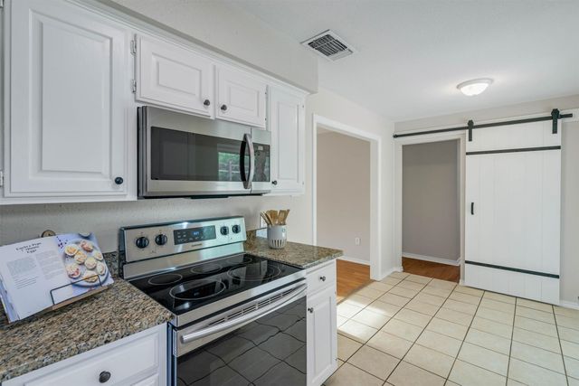 445 Parkridge Boulevard, Burleson, TX 76028