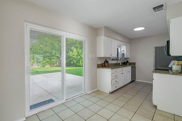 445 Parkridge Boulevard, Burleson, TX 76028