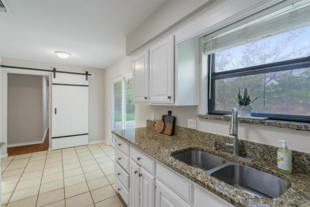 445 Parkridge Boulevard, Burleson, TX 76028