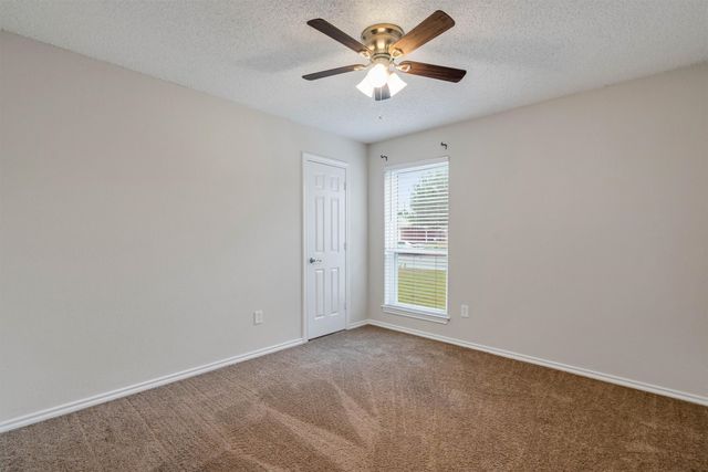 445 Parkridge Boulevard, Burleson, TX 76028