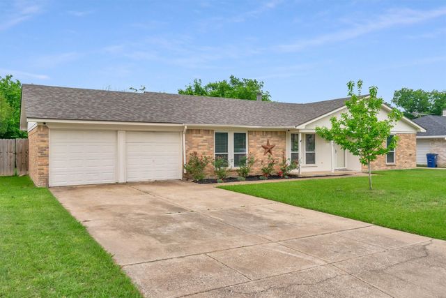 445 Parkridge Boulevard, Burleson, TX 76028