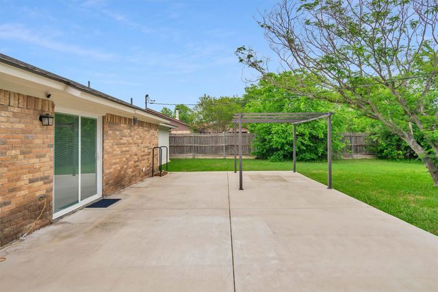 445 Parkridge Boulevard, Burleson, TX 76028