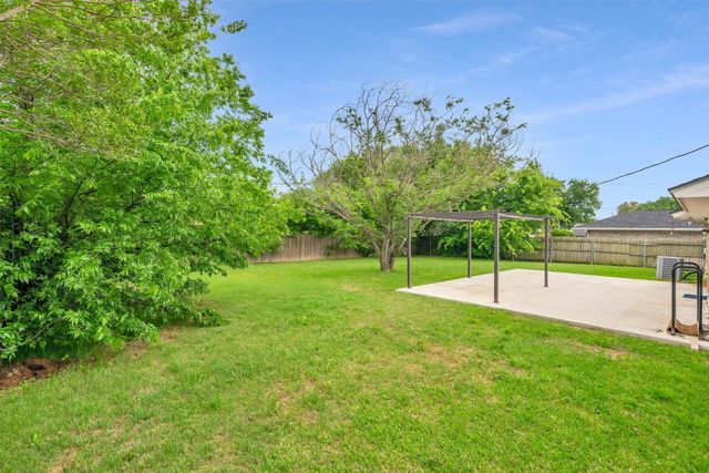 445 Parkridge Boulevard, Burleson, TX 76028