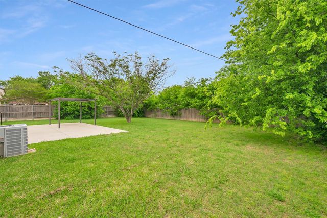 445 Parkridge Boulevard, Burleson, TX 76028