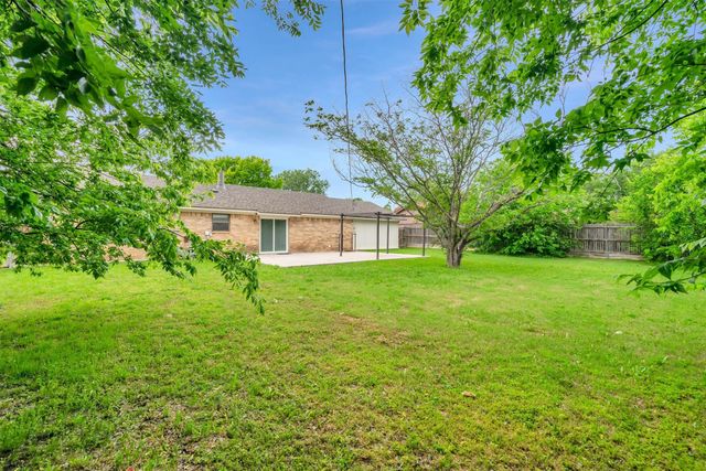 445 Parkridge Boulevard, Burleson, TX 76028