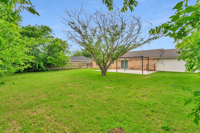 445 Parkridge Boulevard, Burleson, TX 76028
