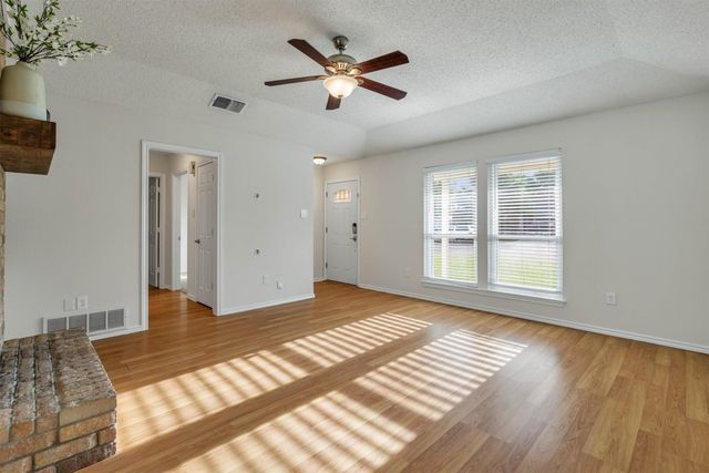 445 Parkridge Boulevard, Burleson, TX 76028